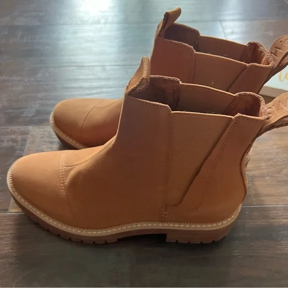 Tom’s Boots NWOT - Picture 5 of 9